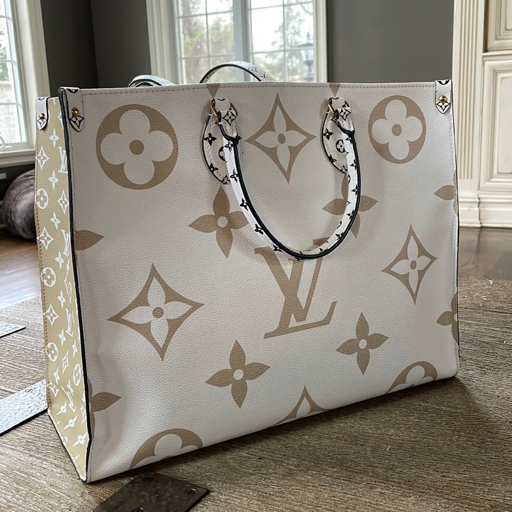 Louis Vuitton on the go khaki taupe large bag shopper